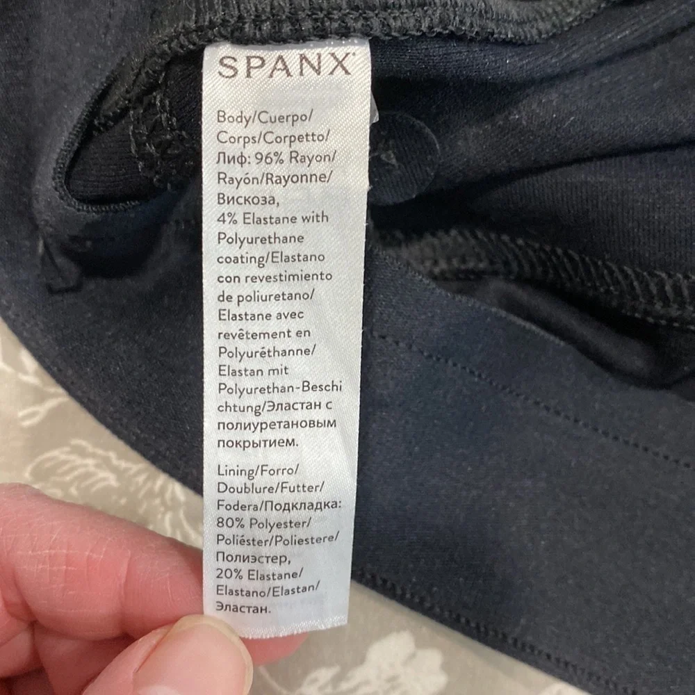 Spanx Leather Like Ankle Pant Black EUC
